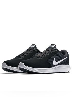 Nike Revolution 3